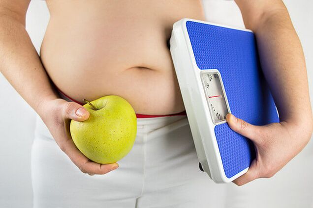 Preparing for weight loss includes weighing yourself and cutting back on daily calories. 